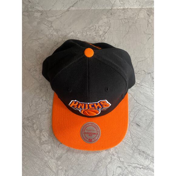 New York Knicks Mitchell & Ness NBA Snapback Hat - Picture 3 of 9